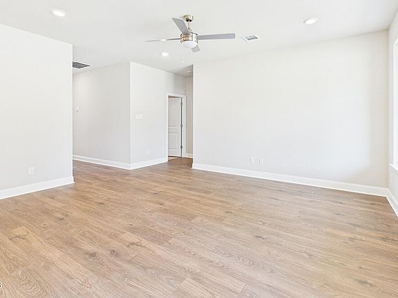 5th image of 307 Bellewood Dr