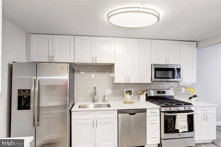 1 bed, 1.5 bath, 892 sqft, $2,450 — Photo 4