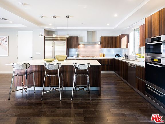 4th image of 460 N Palm Dr #101