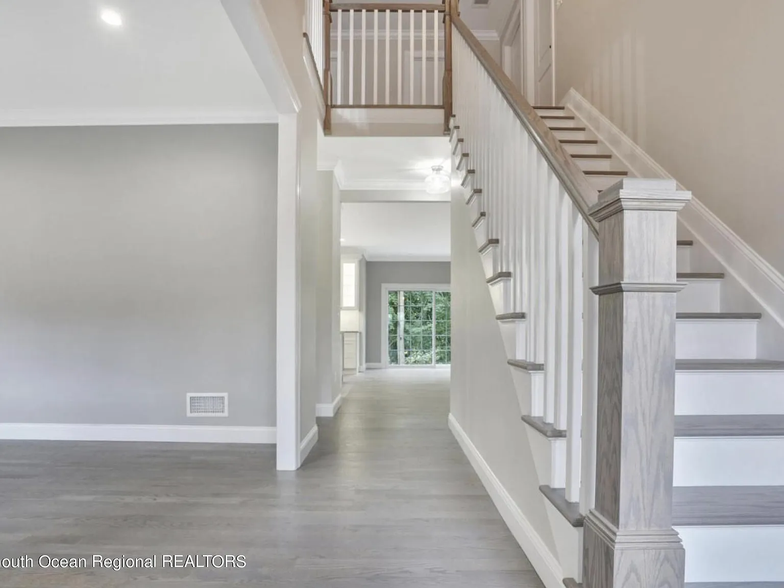 4 bed, 2.5 bath, 2800 sqft, $6,400 — Photo 3