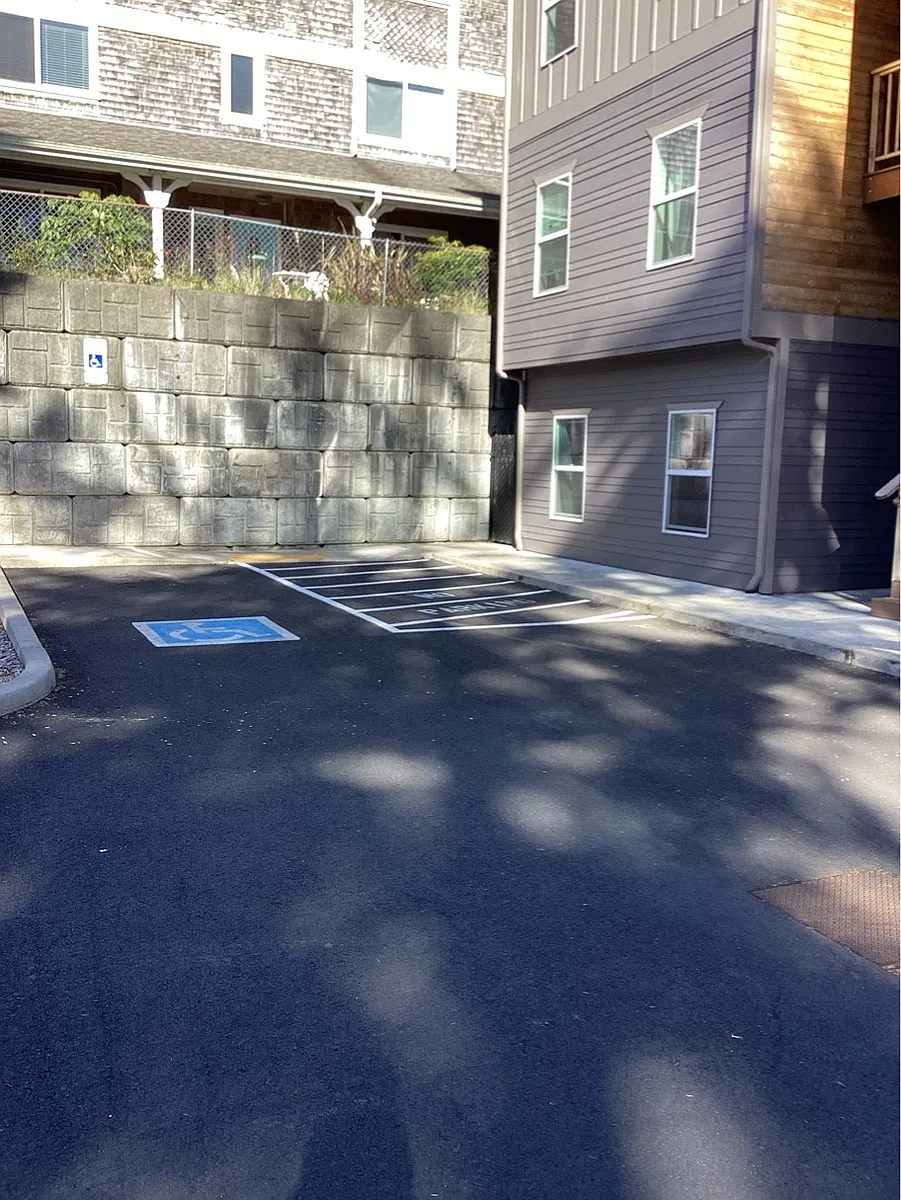 Building Photo - 2950 SW Coho St #2