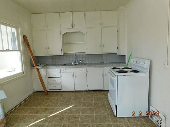 4th image of 408 W 2nd St