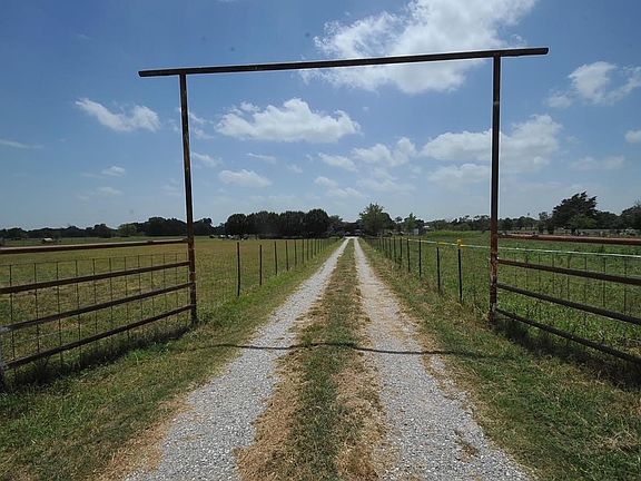 3rd image of 806 N Fm 1752