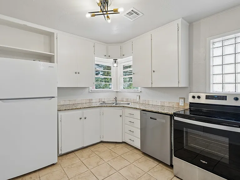 1603 Carlisle Ct — Photo 14