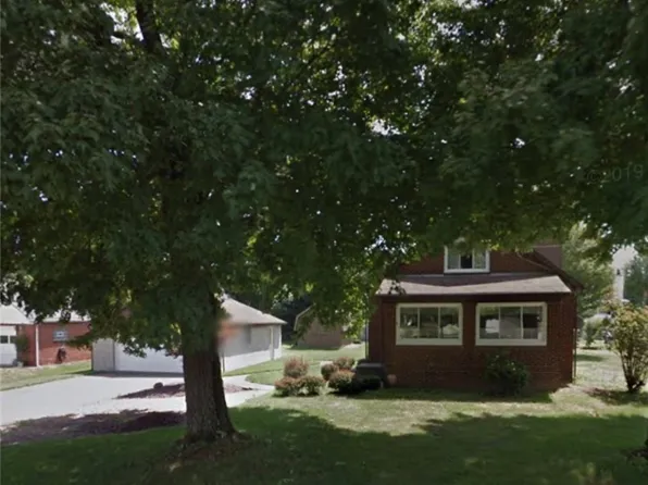 8 E Haywood Ave, Struthers, OH 44471