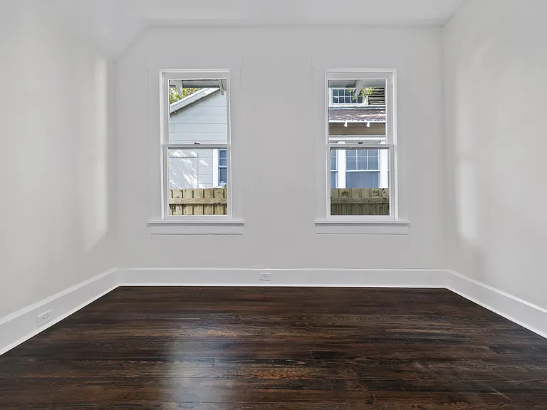 905 E Saint Clair St — Photo 16
