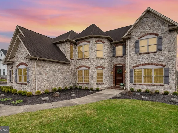 89 Foxfire Ln, Lewisberry, PA 17339