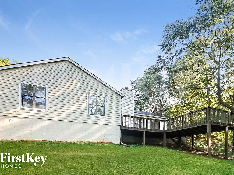 824 Riverstone Ln — Photo 14