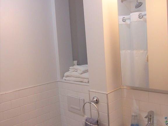 4th image of 419 E 73rd St APT 2B
