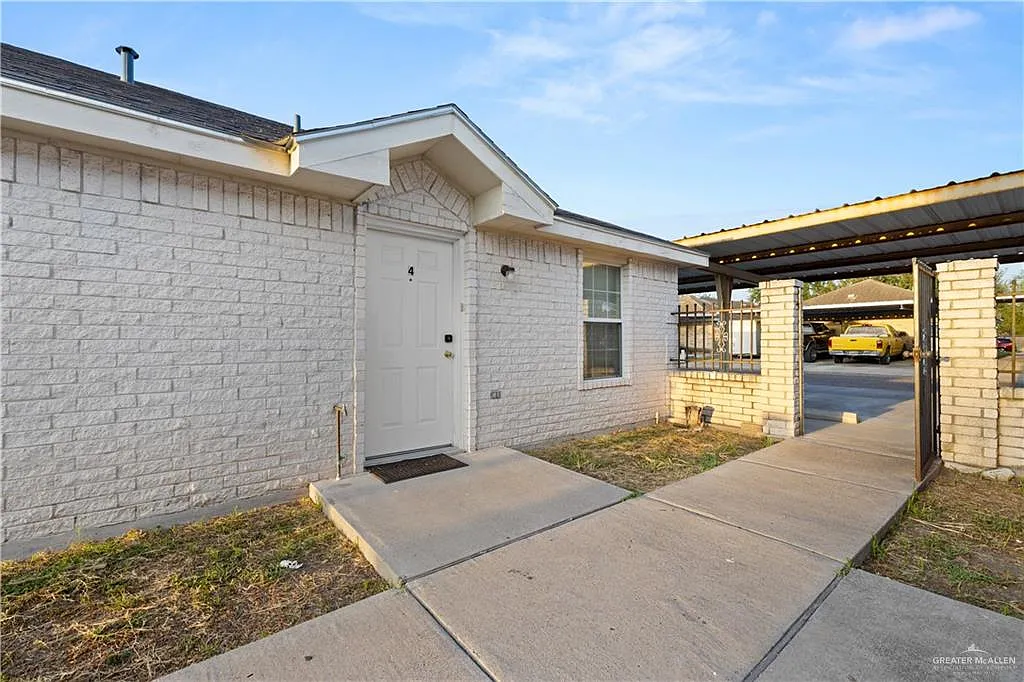 2 bed, 2.0 bath, 960 sqft, $1,200 — Photo 2