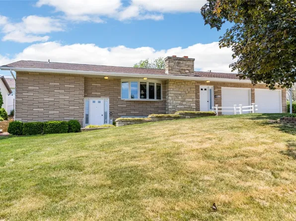 202 Sadie St, Anamosa, IA 52205