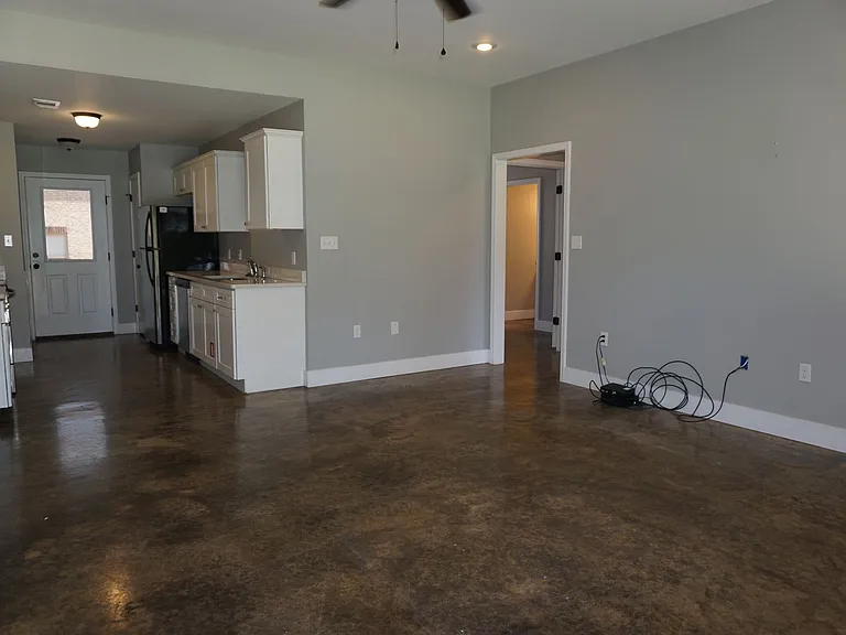 410 W Matthews Ave — Photo 6