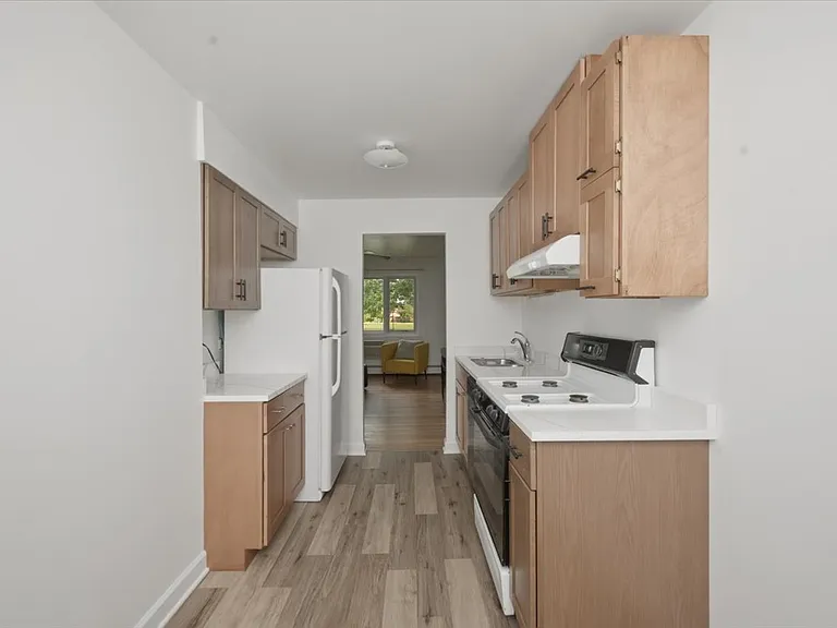 1725 Howard Ave #201 — Photo 2