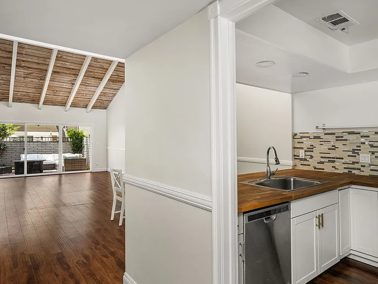 24 Redwood Tree Ln — Photo 6