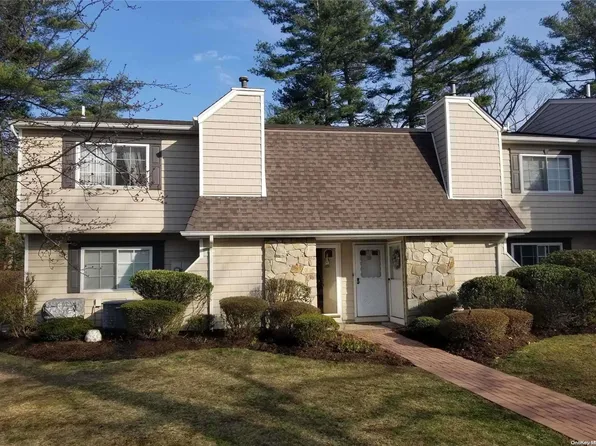 221 Lake Pointe Circle #221, Middle Island, NY 11953