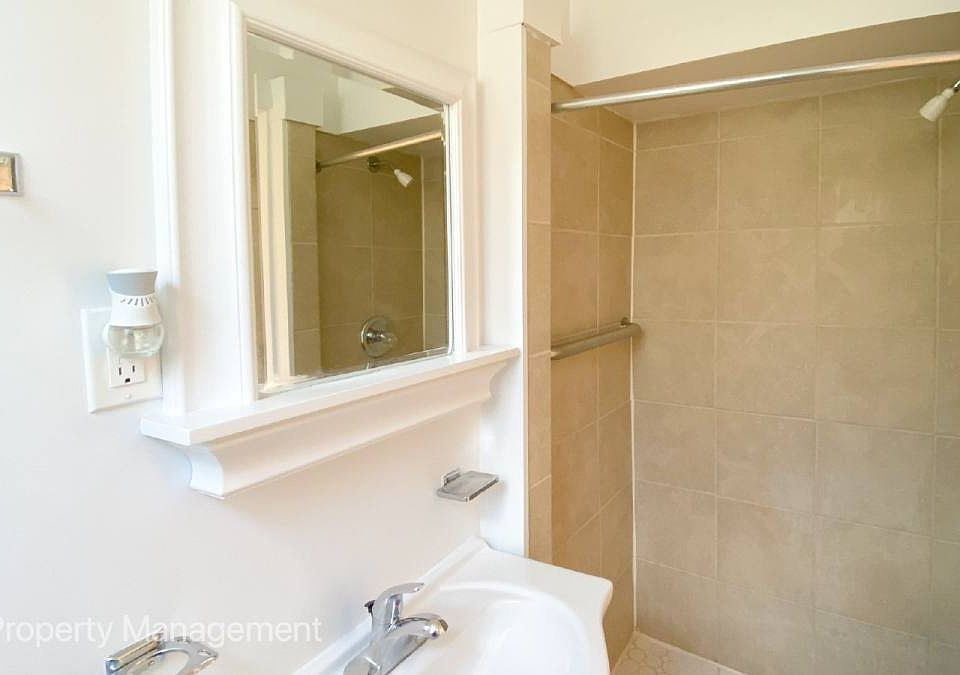 1st image of 230 Creve Coeur St #2