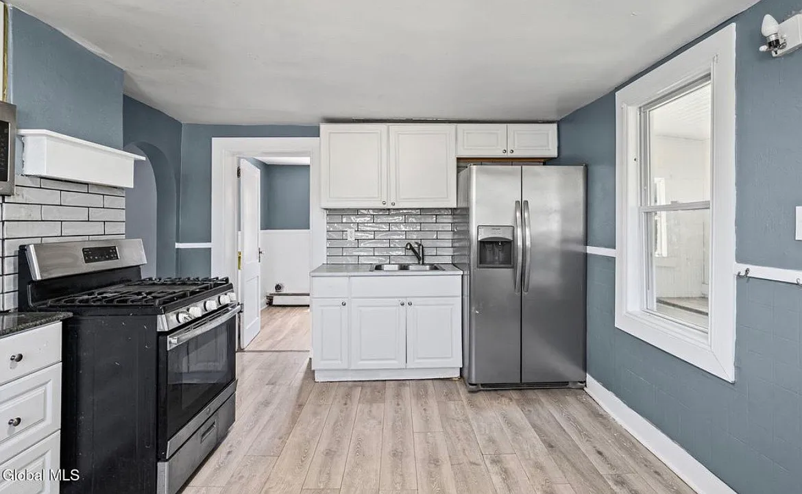 2 bed, $1,200 — Photo 1