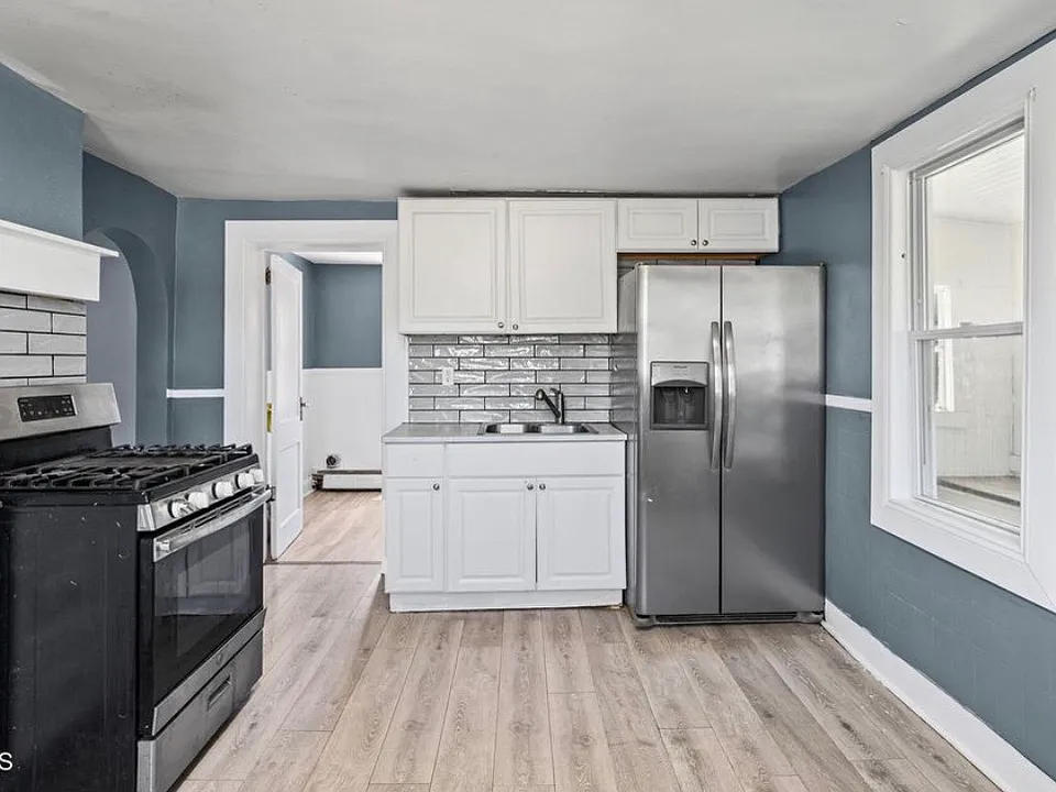 62 Center St #3