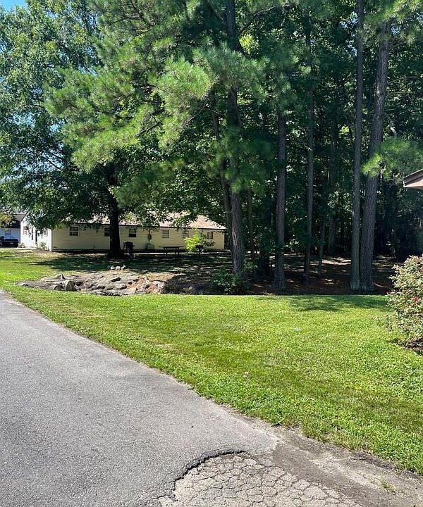 2nd image of 5007 Alan Dr APT A