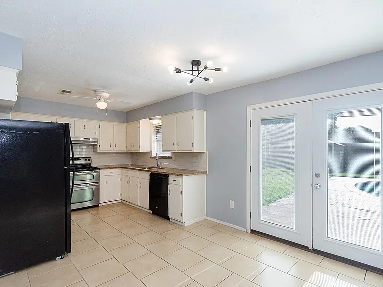4210 Cork Ln — Photo 16