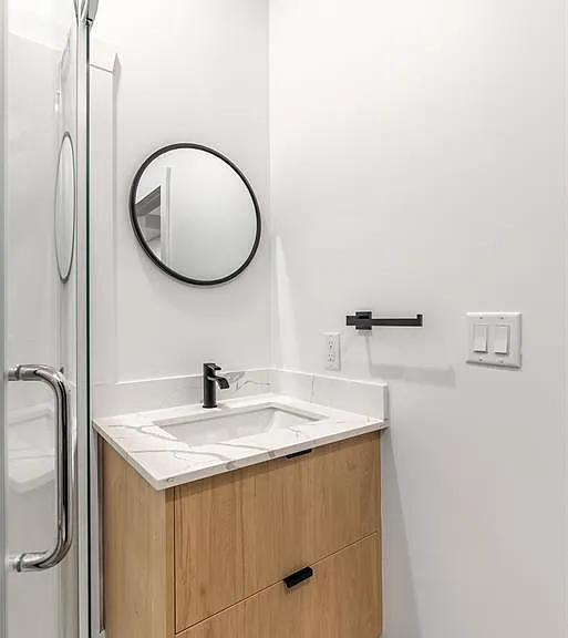 138 King St W #203 — Photo 16