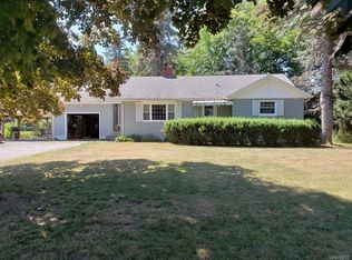 9738 Rochester Rd, Middleport, NY 14105