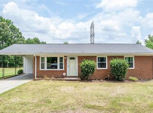 260 Willowlake Rd, Greensboro, NC 27405