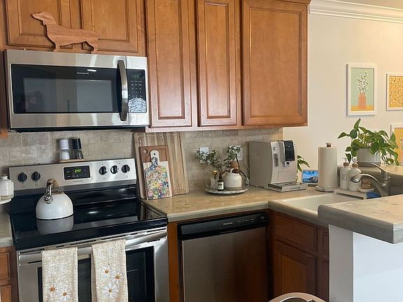 5th image of 1540 Brockton Ave APT 203