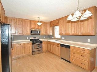 1210 Sugar Ln, Chaska, MN 55318