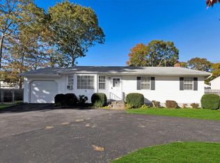 43 Schenk Dr, Shirley, NY 11967