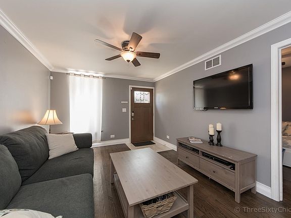 3rd image of 2058 N Burling St #1