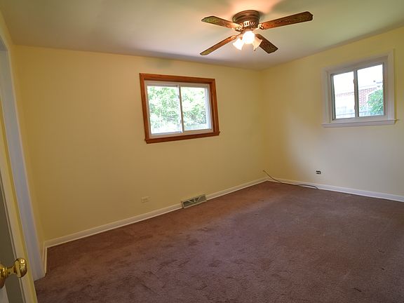 4th image of 3846 Knollwood Ln