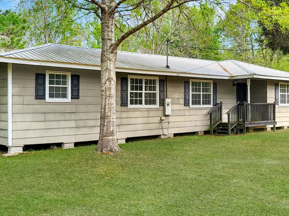 411 Martin Luther King Jr Dr, Poplarville, MS 39470