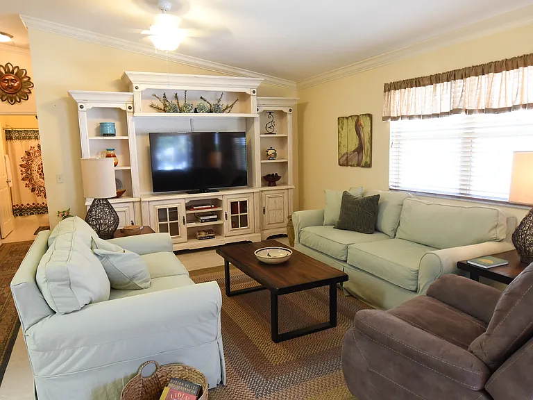 2372 Travis Pl — Photo 2