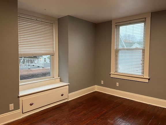5th image of 33 S Rose Blvd #2