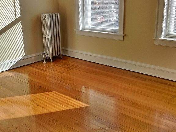 4th image of 1616 W Berteau Ave