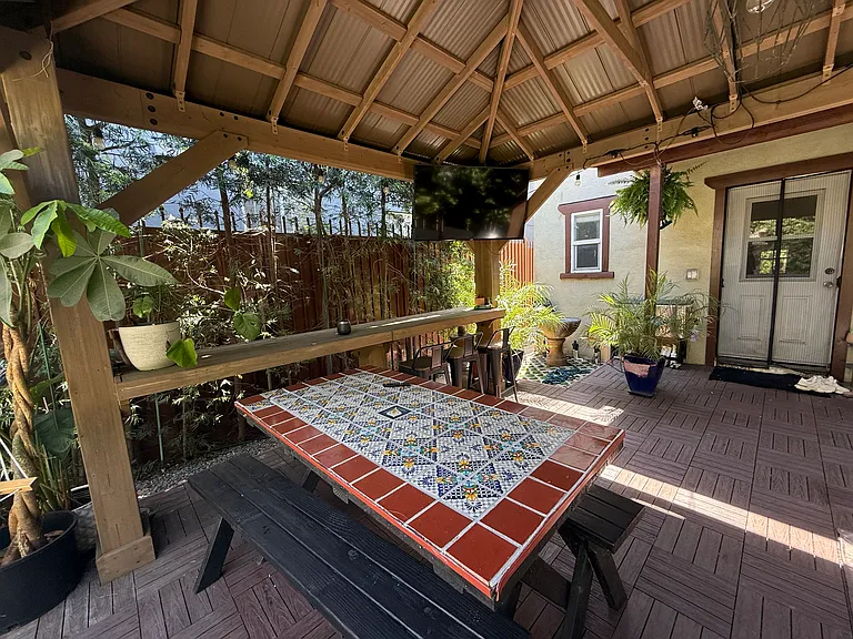 1608 Cedar Ave — Photo 18