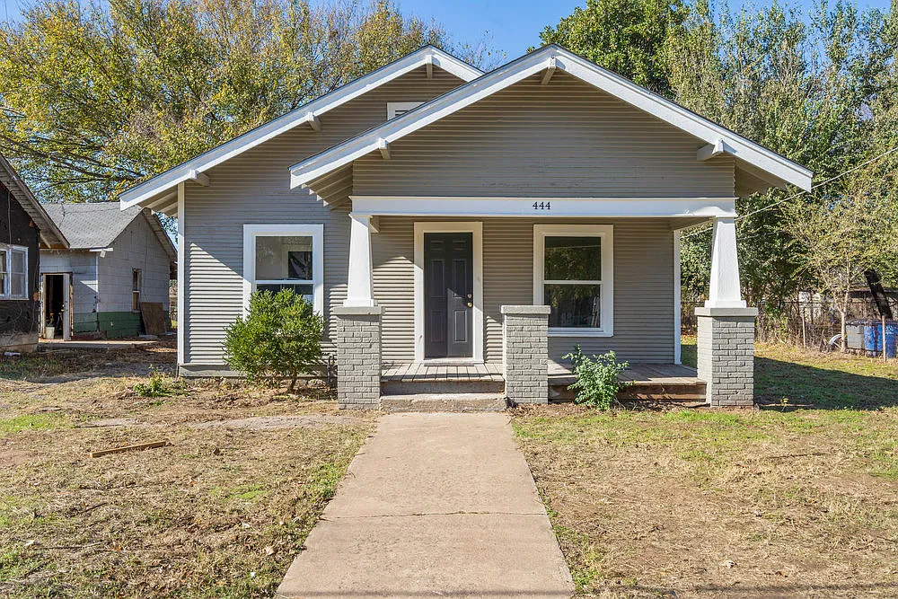 2 bed, 988 sqft, $1,100 — Photo 1