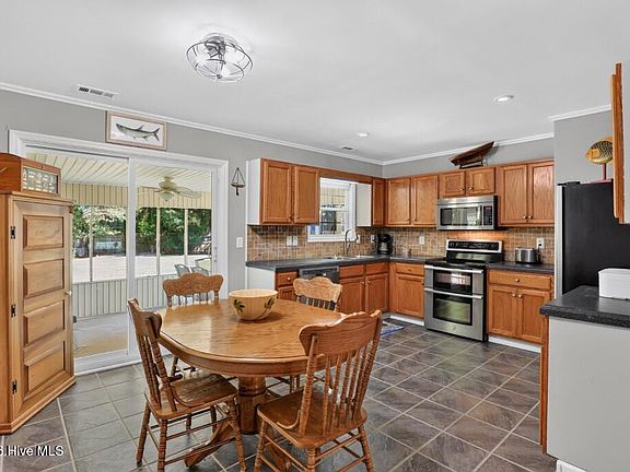 4th image of 231 Devonshire Drive