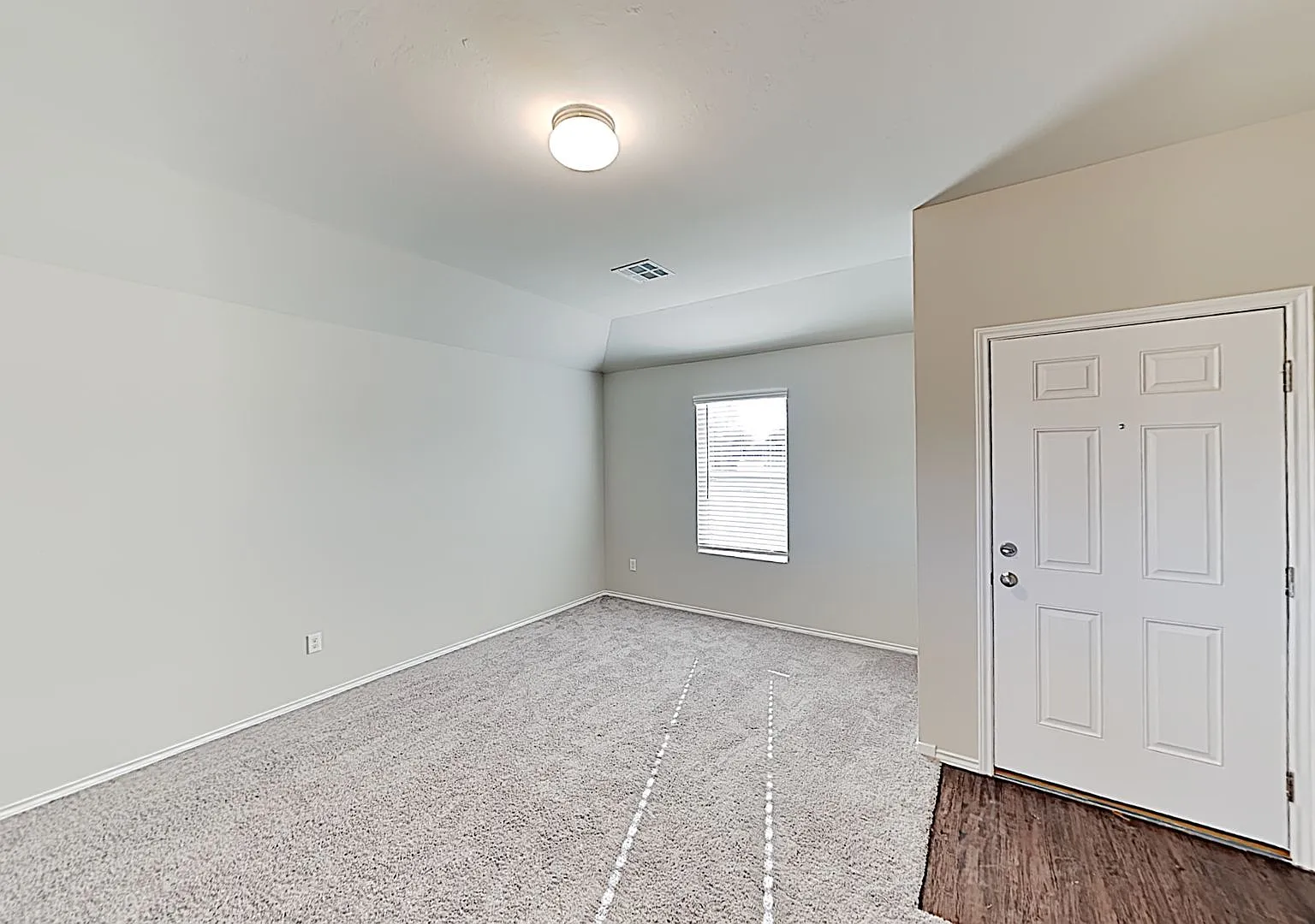 Spacious 3 Bedroom 2 Bath Home in Mustang Schools — Photo 4