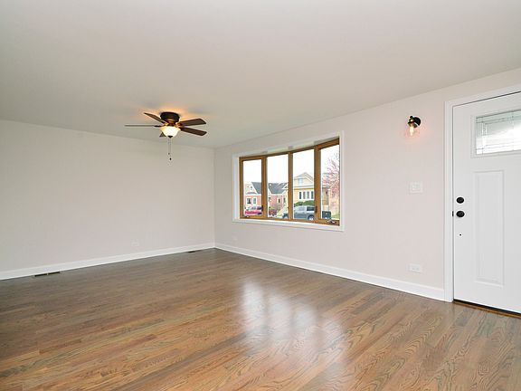 3rd image of 5500 N Nordica Ave