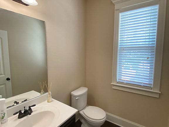 3rd image of 1040 Jardin Ct