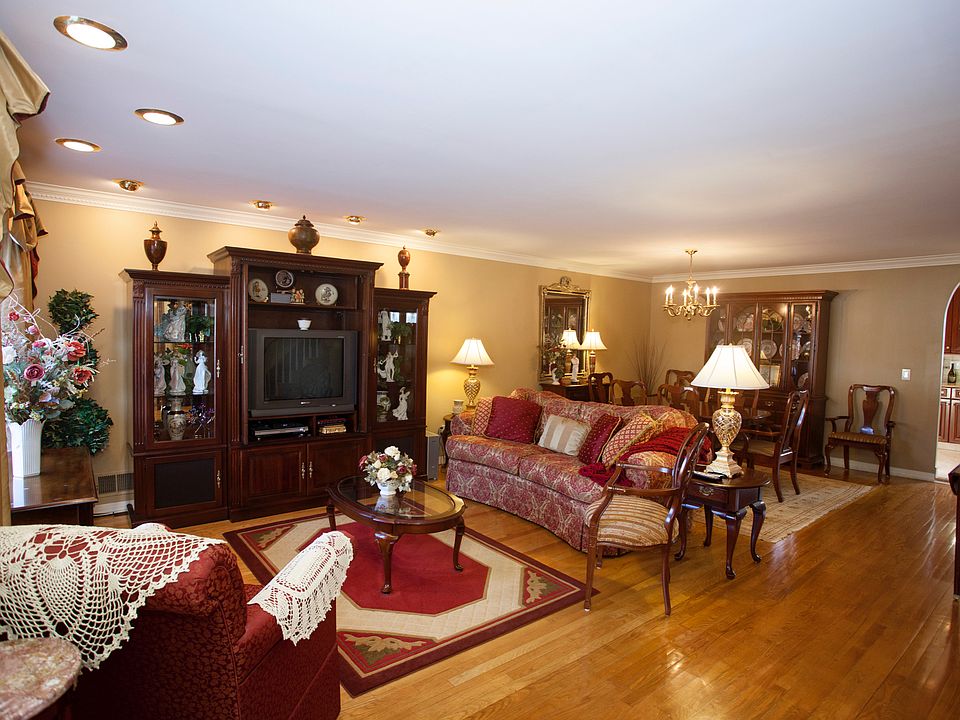 LIving Rm/Dining Room Como