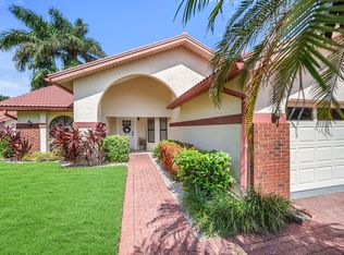 581 Country Walk Ct, Naples, FL 34104