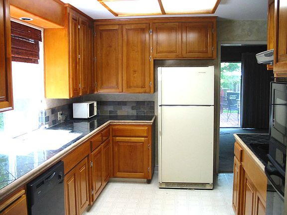 3rd image of 7325 Oakcreek Dr