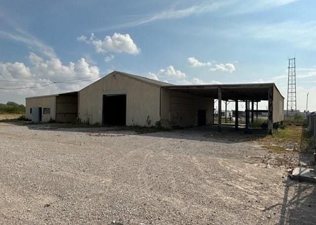 2nd image of 4901 Shank Rd