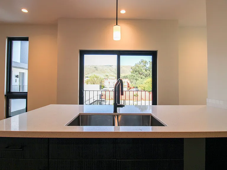 Newly Built Luxury Apartments in San Luis Obispo "Little Italy" — Photo 42
