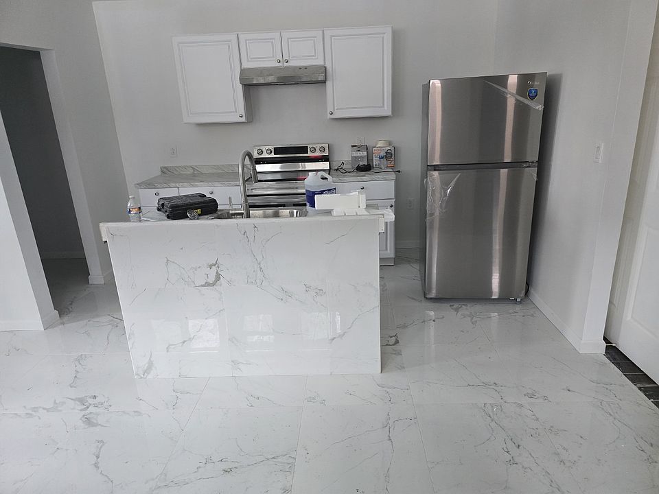 1st image of 12 S Lake Ave Room 3A