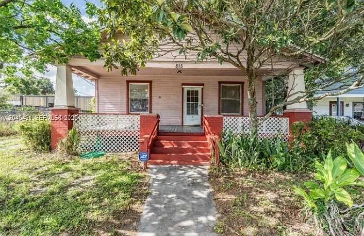 815 E Frierson Ave — Photo 1