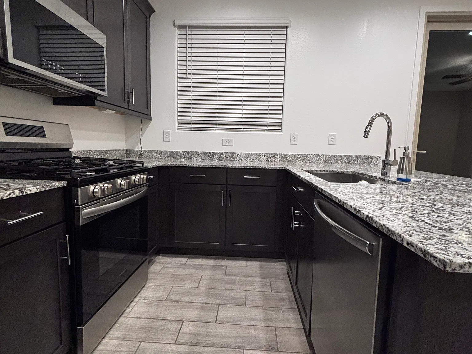 11237 W Parkway Dr — Photo 3